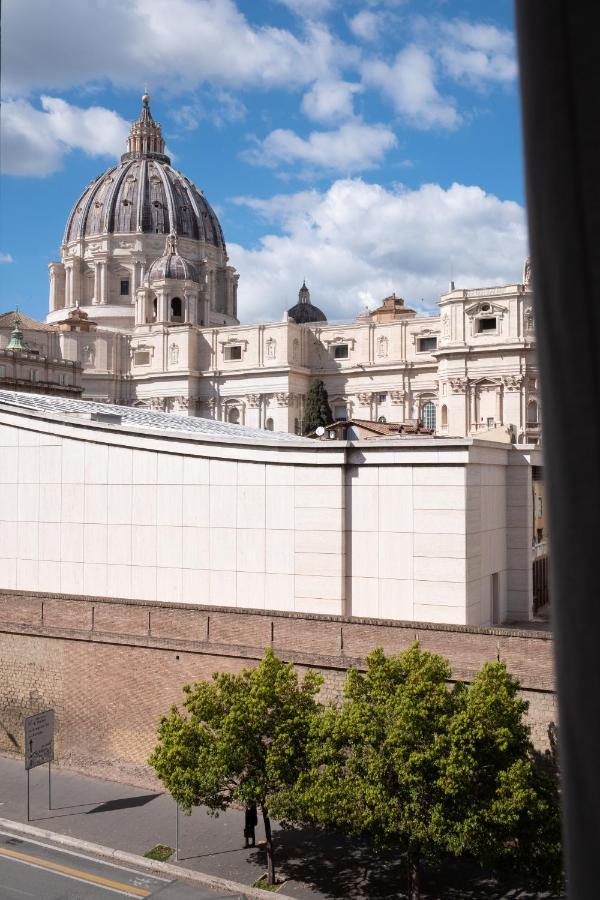 New With Amazing View Of S Peter's Dome Lägenhet