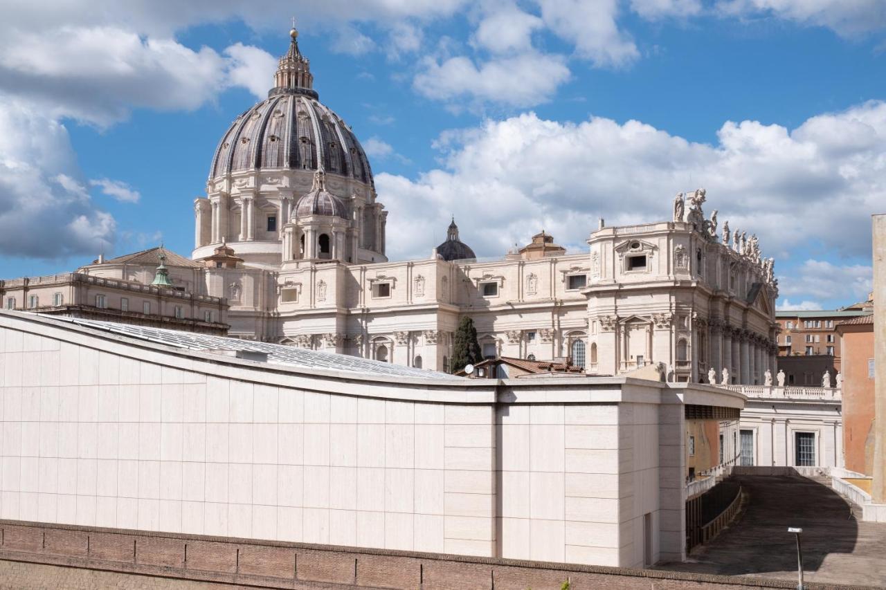 New With Amazing View Of S Peter's Dome Rom
